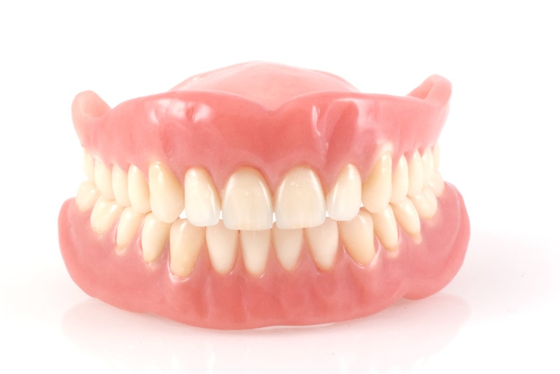 can you use baking soda to clean dentures