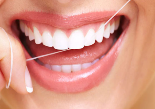 Dental Floss to clean the teeth