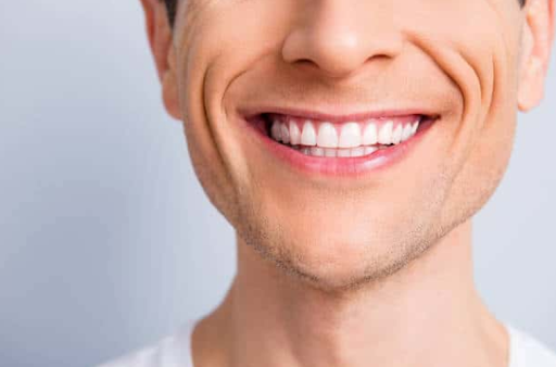Dental Hygiene at Work: 6 Tips for a Healthy Smile in the Office