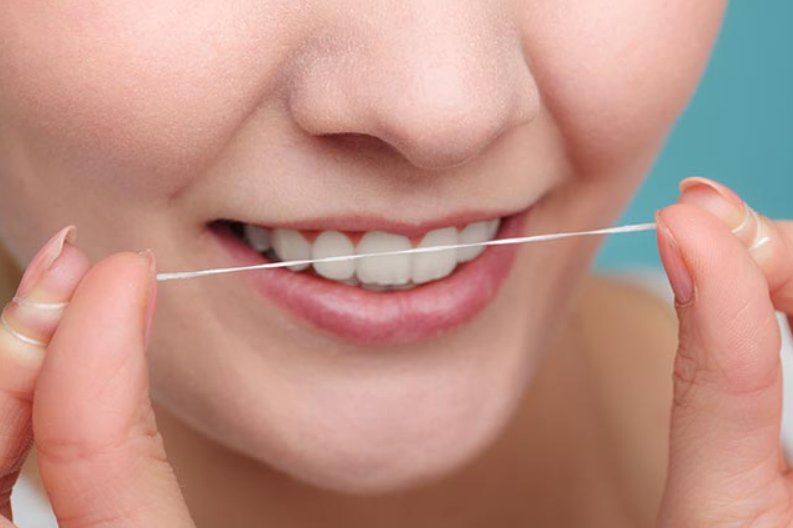 oral hygiene by doing flossing 